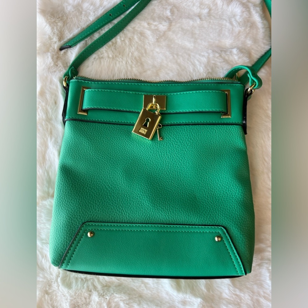 Juicy Couture Under Lock & Key Crossbody Kelly Green Bucket Purse